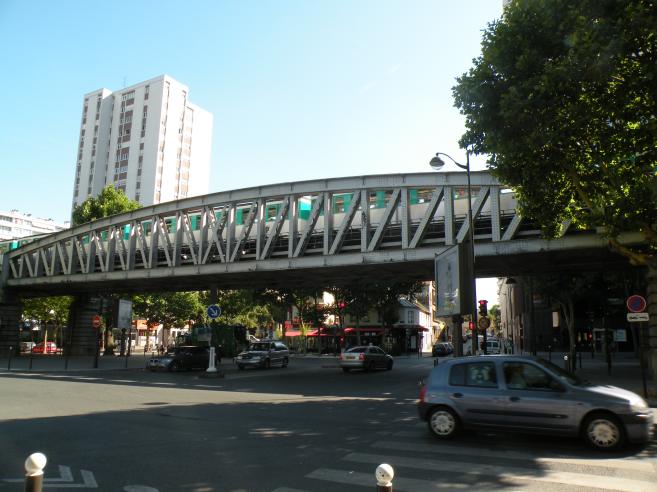  métro ligne 6  sur le viaduc